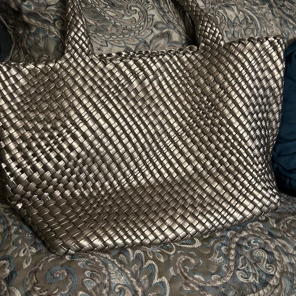 Woven Leather Bag. No scratches or stains. Rarely used. Measurements in photos. - Picture 3 of 15